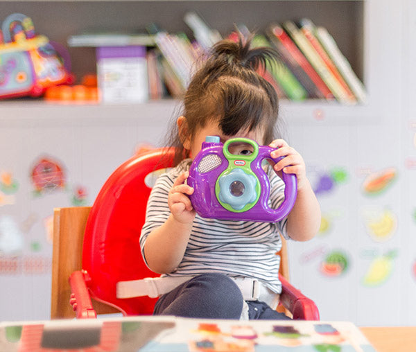 Five Artistic and Bonding Activities to Do With Children Under One Year Old